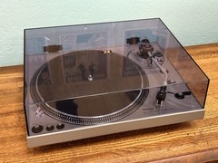 Technics SL-1650 Direct Drive Automatic Turntable, Stacking Spindle, Serviced.