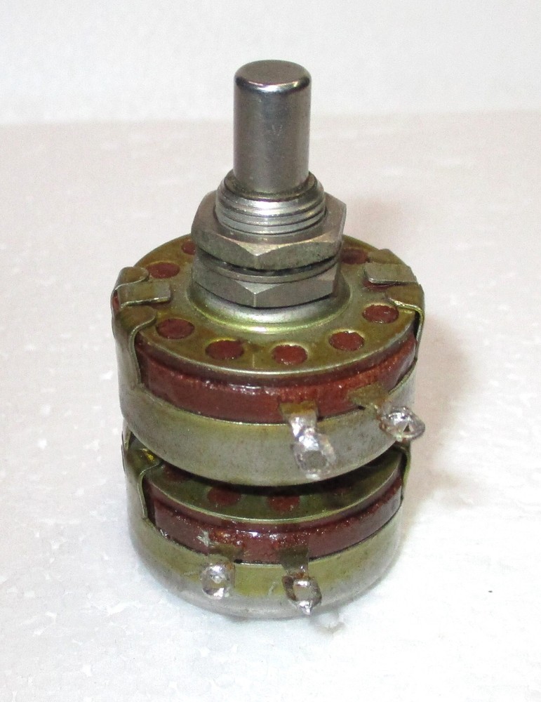Allen Bradley 168953 Type J 2.4K/1.7K 3/8″ Long 1/4″ Solid Shaft Potentiometer