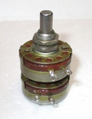 Allen Bradley 168953 Type J 2.4K/1.7K 3/8″ Long 1/4″ Solid Shaft Potentiometer