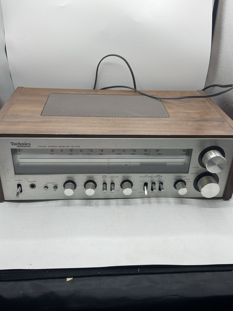 TECHNICS SA-300 VINTAGE AM/FM STEREO RECEIVER – TESTED