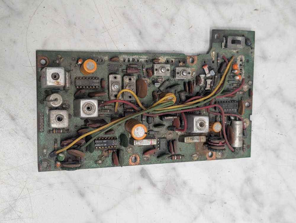 Vintage Delco AM/FM Radio Tuner PCB Circuit Board D5N005 Bent Untested