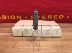 Raytheon JAN 5678 VACUUM TUBE NOS/NIB ( QTY 5 )