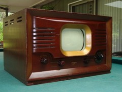 Vintage 1940’s Automatic Model TV-709, 7″ Table Top TV in Mahogany Cabinet