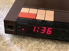 Vintage Toshiba RC-7100 Clock Radio AM FM Digital Alarm Tested Works Retro Brown