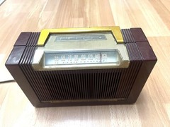 Vintage tube radio Philco Powers On