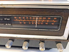 Vintage Zenith K421W Circle Of Sound Solid State AM/FM Radio Wood Grain MCM