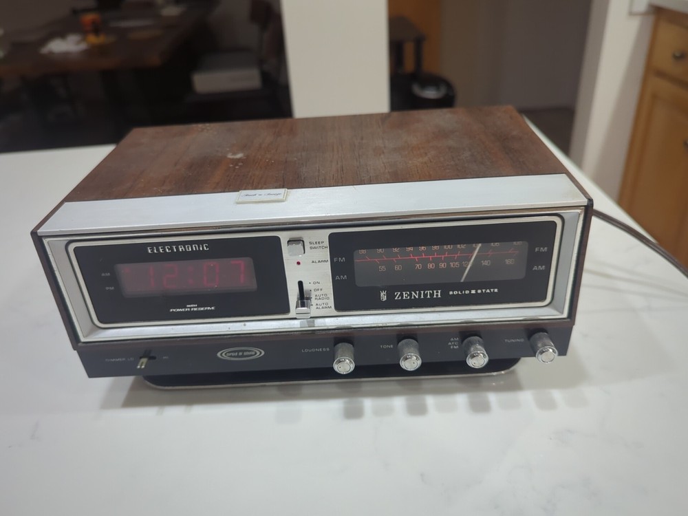 Vintage Zenith Clock Radio Circle of Sound R472 AM/FM Solid State Tested Works