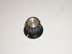 CALRAD 85-572 BLACK RIBBED DIAL KNOB w/ INSERT FOR YAESU FT-101E 1″D x 3/4″H 1PC