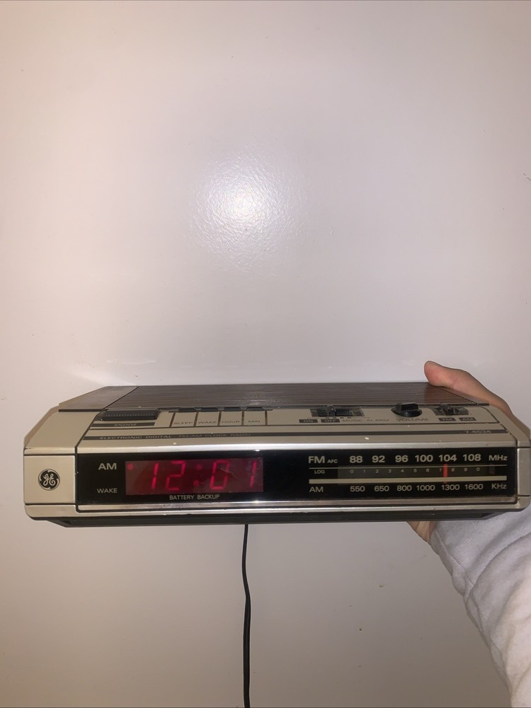 GE Digital Clock Radio Vintage General Electric 7-4634B AM/FM Snooze -Tested-