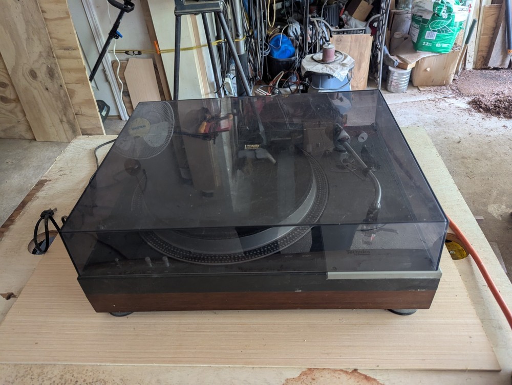 Technics SP-110Turntable w/ Shure SME-3009 II Arm & Shure V-15Type III Cartridge