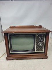 Vintage 1960s RCA MINIATURE CABINET TV TELEVISION 100L 9″-Console Rare Powers On