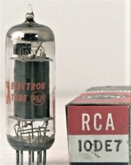10DE7 TUBE RCA USED TESTED & BOXED VINTAGE COMMERCIAL SURPLUS