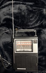 Vintage (1981) GE Two-Way-Power AM/FM Radio 7-2800B. Tested and works.