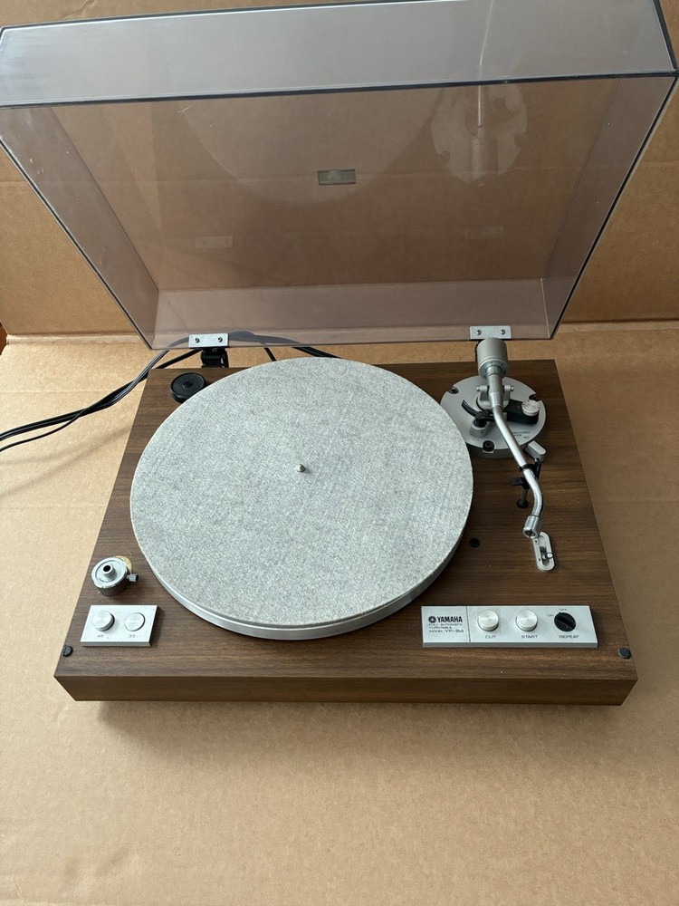 Yamaha YP-B4 Belt Drive Turntable Record Player FOR PARTS/REPAIR powers on