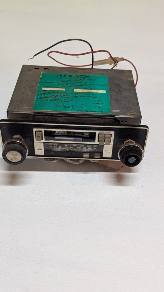Vintage Audiovox Model 3200 AM/FM Cassette Car Stereo Radio Made Japan Untested