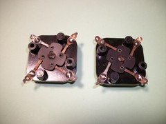Pair of 4 pin UX-4 breadboard tube sockets from the late 1920s.