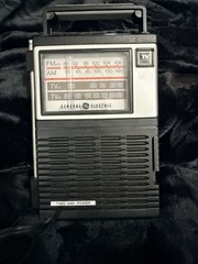 Vintage (1981) GE Two-Way-Power AM/FM Radio 7-2800B. Tested and works.