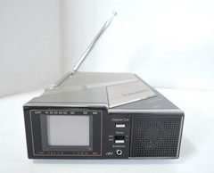 AWESOME WOKRING PANASONIC TRAVELVISION CT-101 PORTABLE CRT COLOR TV 1.5 COMPLETE