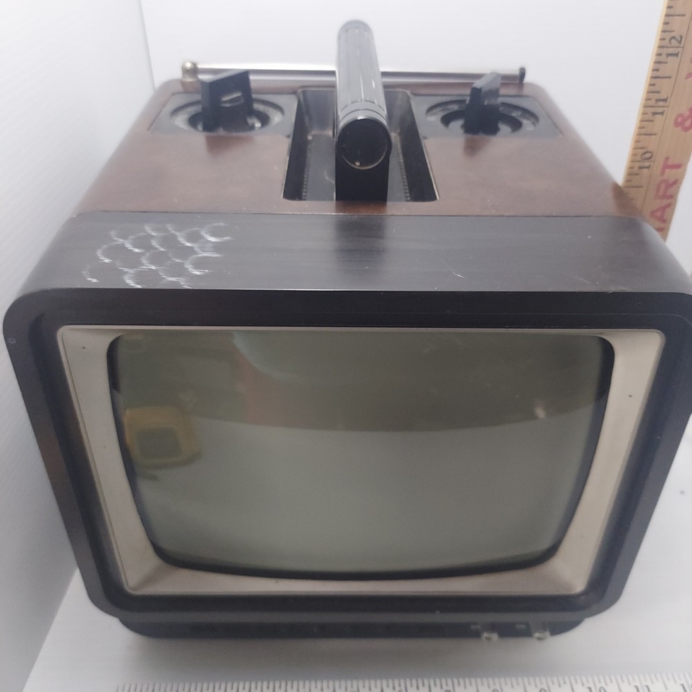 RCA TV 9″ Portable Analog B&W Tested POWERS ON 336H 2813833-1 Made In TAIWAN