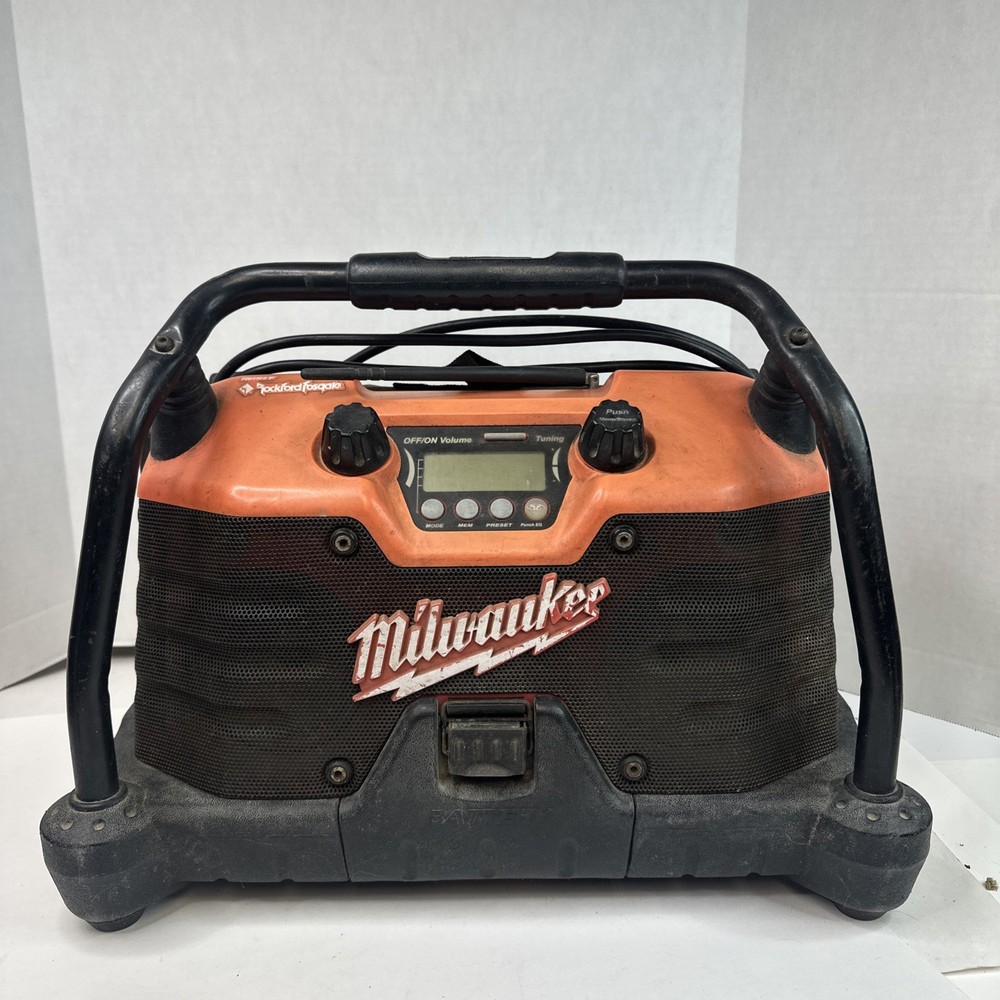 MILWAUKEE 49-24-0200 JOB SITE RADIO – POWERED BY ROCKFORD FOSGATE