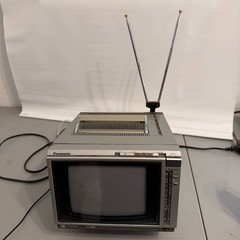 Vintage Panasonic 7″ ColorPilot TV CT-7711 Portable Retro Video Gaming CRT