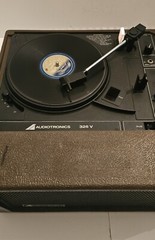 Vintage Audiotronics 326-V Portable Turntable In ” WORKING CONDITION! ” TESTED
