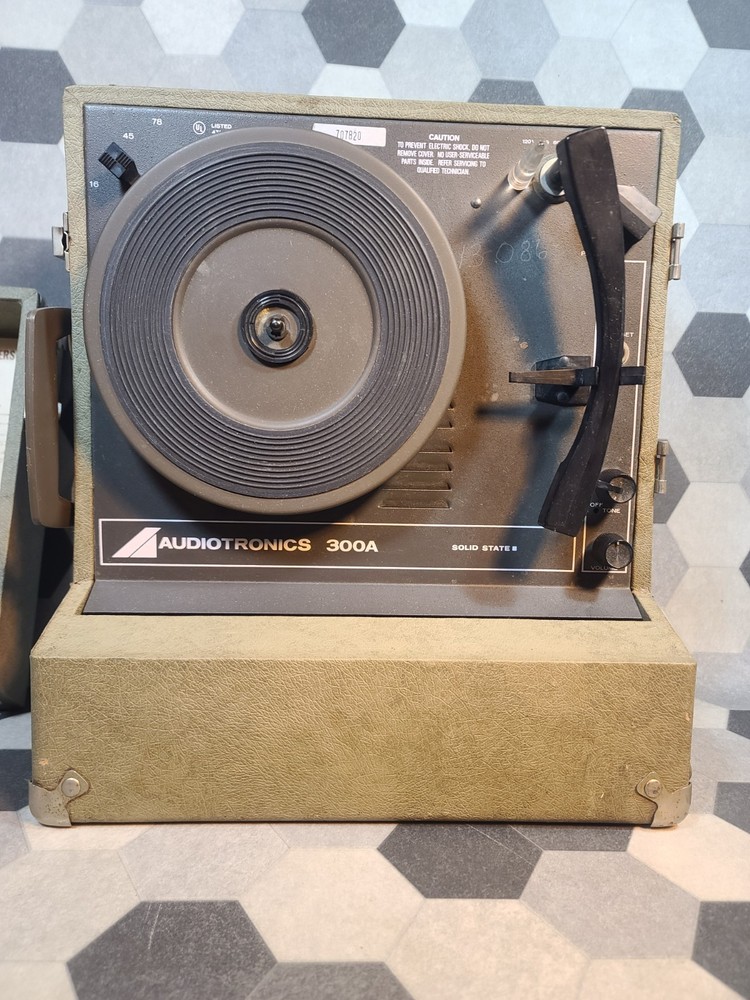 Vintage Audiotronics 300-A Record Player Portable Turntable 4-Speed – Tested WOW