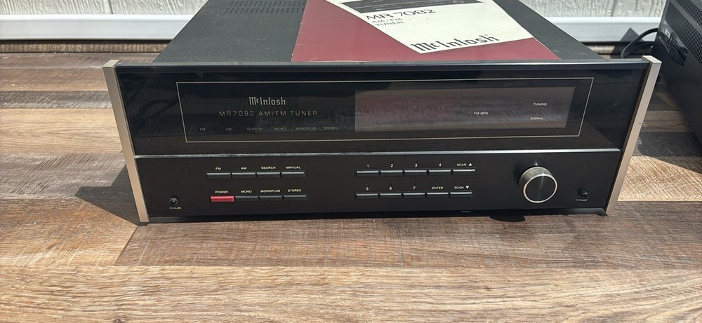 McIntosh MR7082 AM / FM Tuner