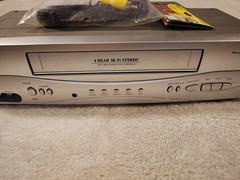 Emerson EWV603 4 Head Hi-Fi Stereo VHS VCR Video Cassette Player Audio & Video