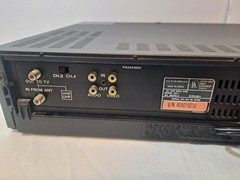GOLDSTAR GVR-DD1 8mm VCR Video8 VHS Combo Player FOR PARTS OR REPAIR- POWERS ON