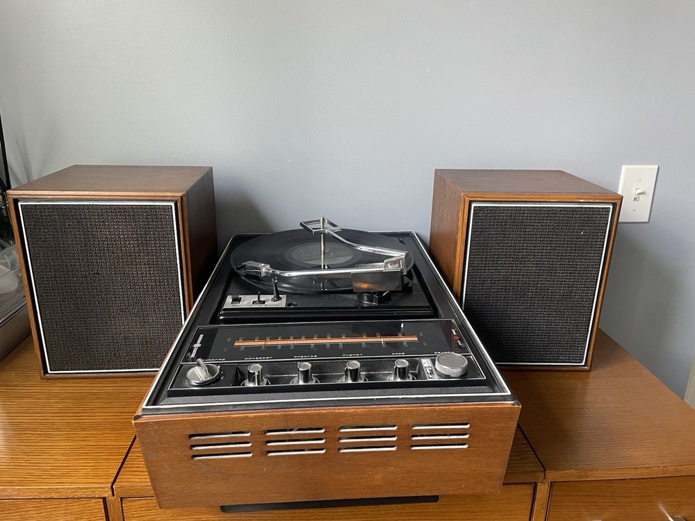 Vintage GE General Electric Stereo Console Turntable AM/FM Radio With Speakers