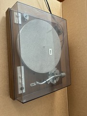 Yamaha YP-B4 Belt Drive Turntable Record Player FOR PARTS/REPAIR powers on